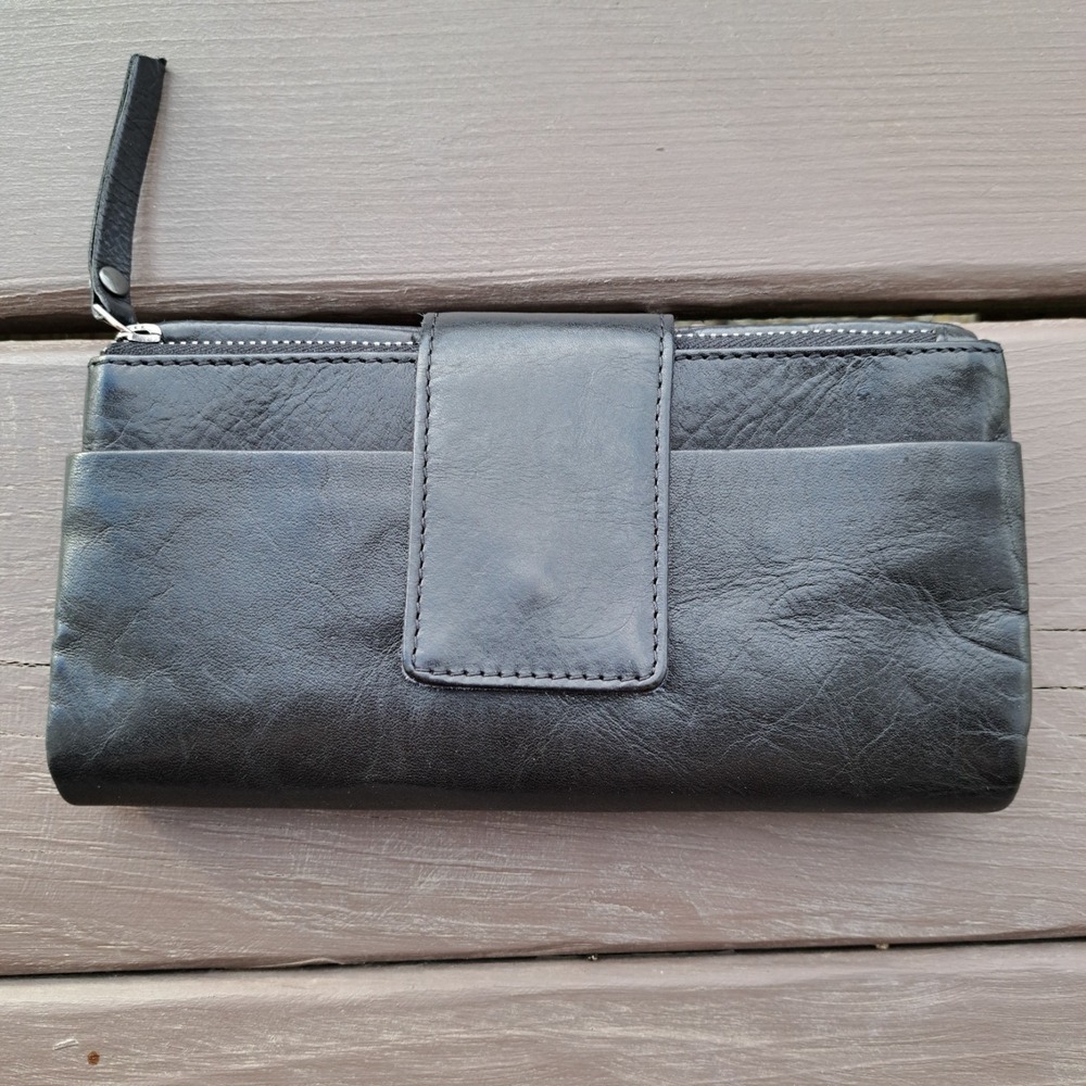 Genicci Women's Black Leather Wallet Snap Zip Exterior Interior Pocket Clutch